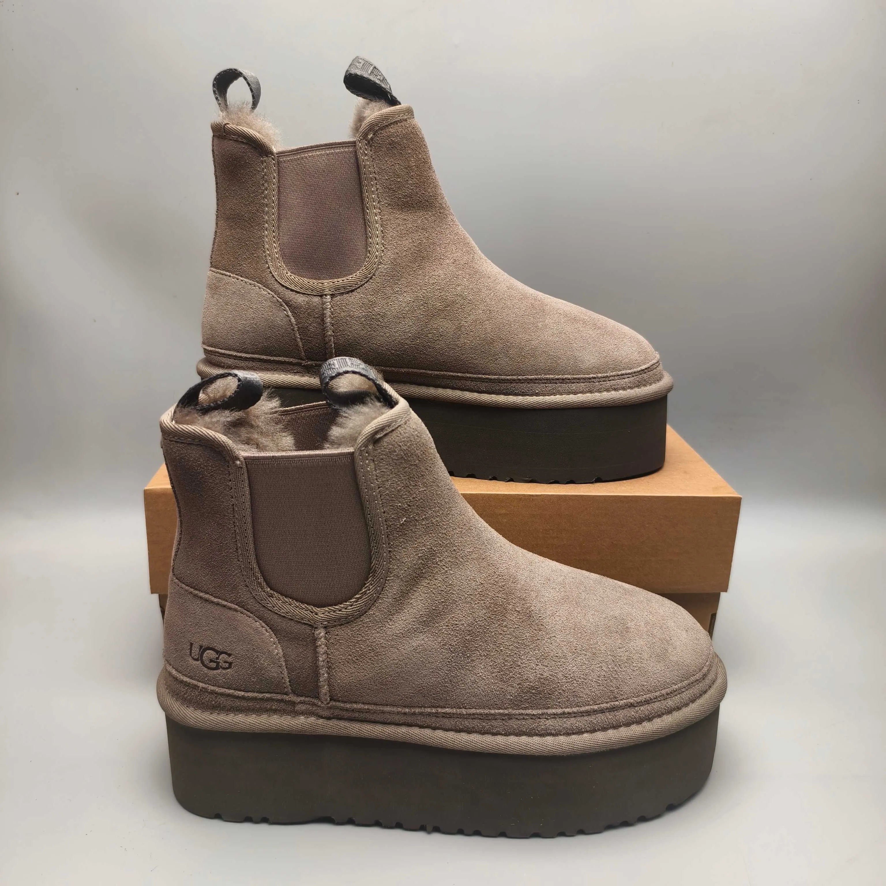 💰560 UGG sheepskin all-in-one snow boots Chelsea boots UGG 4526 Autumn and winter new women's casual and comfortable thick-soled Chelsea fashion boots star same style 1134526 Color: black maroon gray Size: 35-40